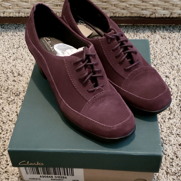 clarks burgundy shoes
